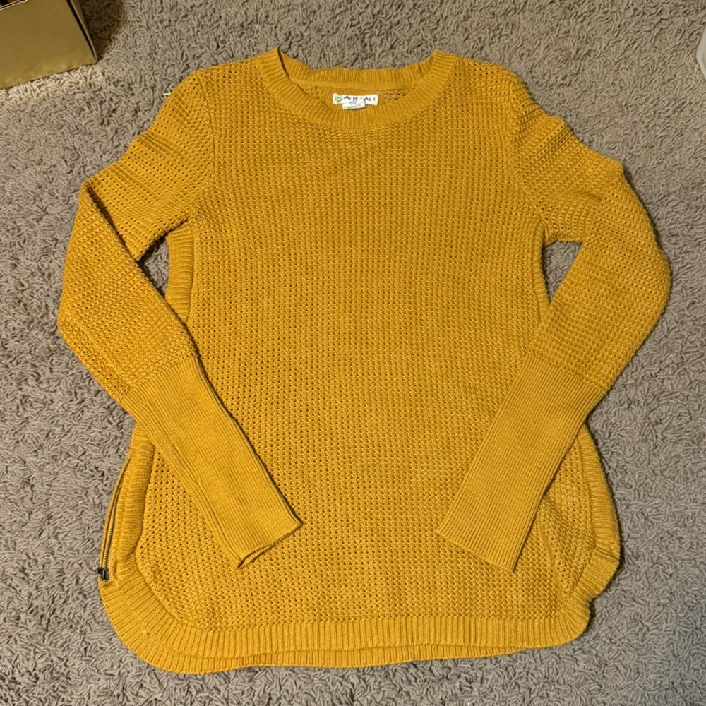 GOLD Akini Women’s Sweater with zip sides